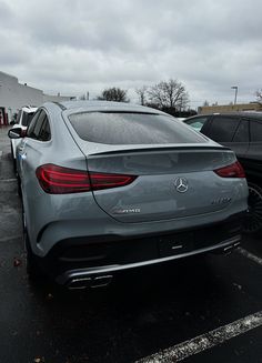 the rear end of a silver mercedes s - class parked in a parking lot