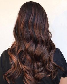 30 Stunning Chestnut Brown Hair Ideas for 2024 Chestnut Balayage, Dark Chestnut Hair, Hair Color Brown Chestnut, Hair Color Inspiration, Winter Hair Color Trends, Brown Hair Inspiration, Balayage Ideas, Chestnut Brown Hair