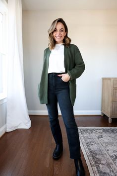 Petite-friendly ways to wear chelsea boots via pumps and push-ups blog | winter outfits | how to wear chelsea boots with jeans | water resistant boots outfits Chelsea Boots With Straight Jeans, Winter Outfits With Chelsea Boots, Outfits With Chelsea Boots, Chelsea Boots With Jeans, Olive Pants Outfit, Boots With Jeans, Chelsea Boots Outfit, Work Outfit Inspiration, Jeans Winter