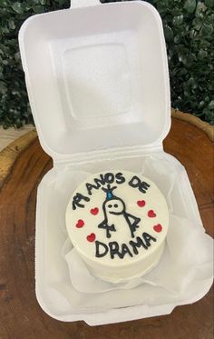 a cake in a box with the words hands of drama written on it