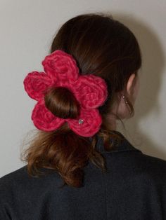 Composition : Wool 100%Color : RedCountry of Origin : Republic of Korea Crochet Big Flower, Crochet Heart Scrunchie, Crochet Flower Crown, Crochet 70s Flower, Crochet Suit, Crochet Ruffle Scrunchies, Flower Crochet Scrunchie, Big Scrunchies, Crochet Scrunchies