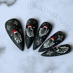 Holiday Goth Nails, Krampus Nail Designs, Short Goth Christmas Nails, Spooky Holiday Nails, Goth Nails Christmas, Nail Designs 2024 Winter, Spooky Xmas Nails, Christmas Nails Alternative, Christmas Gothic Nails