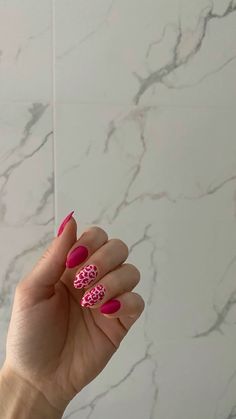 #pink #nails #cheetah #cheetahprint #cheetahnails #manicure #insponails Acrylic Nails Cheetah Print, Acrylic Nails Cheetah, Pink And Cheetah Print, Nails Cheetah