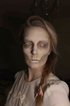 Make up squelette Extreme Make-up, Zombie Make Up, Halloween Costumes Women Scary, Maquillage Halloween Simple, Halloween Makeup Scary, Halloween Makeup Inspiration, Halloween Zombie