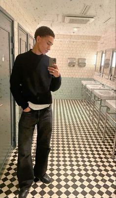 Clean Men Aesthetic Outfits, Men S Outfits, Simple Male Fashion, Mens Fashion Streetwear 2023, Mens Fall Outfits Aesthetic, All Black Fits Men, Baggy Pants For Men, Style Baggy Pants, How To Look Attractive