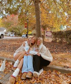 Studera Motivation, Fall Mood Board, Plus Size Fall Outfit, Fall Inspo, Fall Photoshoot, Fall Feels, Fall Pictures, Friend Photoshoot