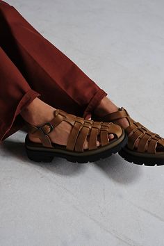 Brown Leather Sandals Women, Fisherman Sandals Outfit, Fisherman Sandals Women, Vintage Leather Sandals, Spanish Summer, Fisherman Shoes, Fringe Sandals, Sandals Outfit, Fisherman Sandals