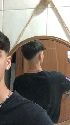 Low Fade Em V, Afro Hair Fade, Taper Fade Short Hair, Fade Haircut Styles, Low Taper Fade, Low Skin Fade, Drop Fade Haircut, Drop Fade, Low Fade Haircut