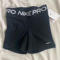 Nike Training Shorts 5” Tight Fitting, Mid-Rise New With Tags Short Legging Nike, Fitted Nike Shorts, Nike Stretch Bottoms With Short Legs, Nike Fitted Black Biker Shorts, Nike Volleyball Shorts, Short Nike Pro, Track Essentials, White Running Shorts, Short Nike