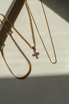 dainty chains, necklace stack, layering jewelry, layering jewelry inspo, necklaces, gold necklaces, cross pendant, cross necklace, herringbone necklace Box Chain Gold, Necklaces Dainty, Herringbone Necklace, Necklaces Gold, Gold Necklaces, Necklace Box, Chain Gold, Delicate Jewelry, Dainty Jewelry