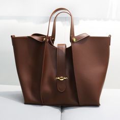 THE ABAGALE Tote | On Sale Now | Nichole Collection Leather Hand Bags For Women, Classy Purses, Bag Lining, Bucket Tote Bag, Soft Leather Tote, Hand Bags For Women, Genuine Leather Totes, Girly Bags, Leather Luggage