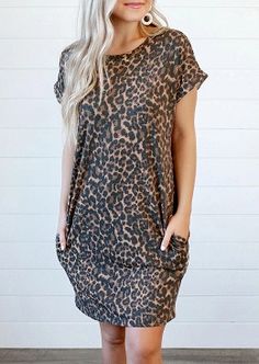 Classy Grunge, Indie Sketches, Edgy Photography, Minimal Dresses, Korean Tips, Photography Outfits, Leopard Shorts, Casual Short Sleeve Dress, Short Summer Dresses