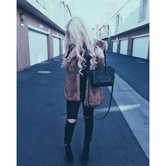 Tana Mongeau October Style, Jenna Marbles, October Fashion, Guide Dog, Dog Lead, Clothing Inspiration