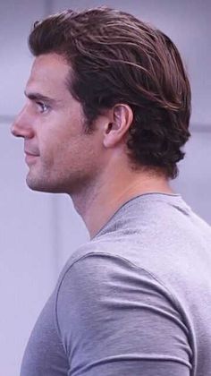 Henry Cavill Mens Haircuts Wavy Hair, Guy Haircuts Long, Wavy Hair Men, Medium Length Hair Men