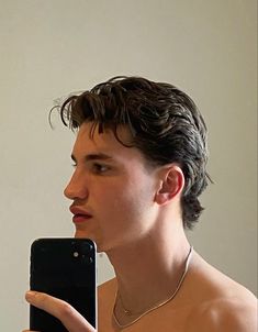 Modern Mullet For Men Straight Hair, Middle Part Mullet, Trendy Mullet, Mens Straight Hair, Bf Fits, Plane Hacks, Mens Haircuts Wavy Hair, Mullet Haircuts