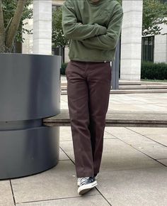 Dickies Mens Street Style, Men’s Dickies Outfit, Chucks Outfit Men, Brown Converse Outfit Men, Brown Dickies Outfit, Brown Dickies Outfit Men, Mens Dickies Outfits, Brown Mens Outfits, Dickie Pants Outfits Men