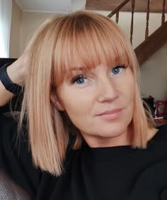 Short Straight Bob With Fringe, Strawberry Blonde Lob With Bangs, Short Bob Thinning Hair, Strawberry Blonde Bob Hairstyles, Short Strawberry Blonde Hair With Bangs, Haircuts With Bangs 2023, Strawberry Blonde Pixie Haircut, Hair Cuts Fringe, Medium Length Haircut With Fringe