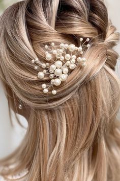 A gorgeous multi size pearl wedding hair comb for brides. A stunning addition to a textured bridal updo or half up half down hairstyle, nestle this pearl headpiece in the side or back of the hair with a veil for a striking, modern bridal look. Perfect for bridesmaids too! #weddinghairaccessories Headpieces For Brides, Hair Combs Wedding, Wedding Hair Combs, Pearl Bridal Hair Comb, Bridal Hair Combs, Half Up Half Down Hairstyle