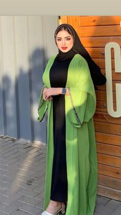 Winter fashion can be cozy and stylish, and a midi skirt is a great way to achieve both. This blog Fashion Dress Up Games, Best Winter Outfits, Stylish Short Dresses, Hijabi Fashion Casual, Women Dresses Classy, Modest Dresses Casual, Muslim Fashion Outfits