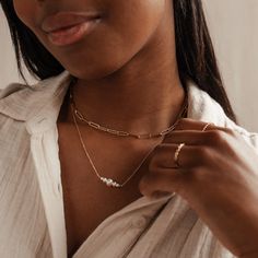 Looking for minimal yet bold? Enter our Gracie Luxe necklace ✨. A luxurious and dramatic statement piece this bolder version of the popular Gracie chain is a timeless addition to your wardrobe. Pearl Necklace Handmade, Cascade Necklace, Rectangle Necklace, Oval Necklace, Symbol Necklace, Gold Pearl Necklace, Zodiac Necklaces, Gold Filled Chain, Bar Necklace