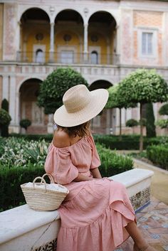 Seville Travel Guide | a pair & a spare | Bloglovin’ Picknick Outfits, Vetement Hippie Chic, Alam Yang Indah, Romantic Style, Mode Vintage, Mode Inspiration, Seville, Summer Hats, Street Styles