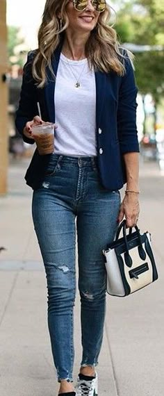 Casual Friday Work Outfits Spring, Navy Blazer Outfit Women, Casual Friday Work Outfits, Friday Outfit For Work, Navy Blazers, Blazer Outfits Casual, Blazer Outfits For Women, Spring Work Outfits