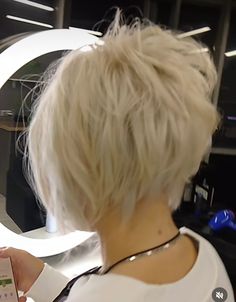 Pixie Haircut White Hair, Bob For Fine Hair, Short Choppy Haircuts, Easy Care Hairstyles, Funky Short Hair, Choppy Hair, Messy Short Hair, Short Grey Hair, Edgy Short Hair