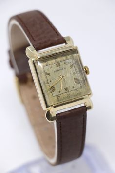 Beautiful 14 K Gols Men's Longines from thew 1940's. Quartz movement. Sold As is. Luxury Square Formal Watches, Vintage Rectangular Watch, Luxury Retro Watch With Rectangular Dial, Vintage Gold Square Watch, Luxury Classic Square-faced Watch, Mens Wrist Watches, Wristwatch Men, Wrist Watches, Gold Watch