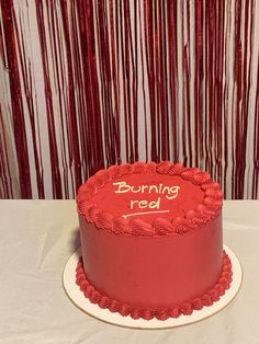 pastel de cumplealos red taylor swift / red birthday cake taylor swift Burning Red Taylor Swift, Taylor Swift Red Cake, Red Bday Cake, Taylor Cake, Bolo Taylor Swift, 22 Bday, Wedding Buffet Food, Red Birthday Cakes