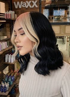 Black Hair Blonde Streak, Split Dyed Hair, Hot Hair Colors, Penteado Cabelo Curto, Block Style, Hair Dye Colors, Hair Inspiration Color