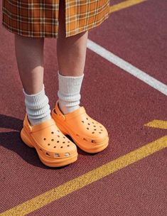 Bae Crocs, Bae Clog, Crocs Outfit, Platform Crocs, Dad Shoe, High Heel Sandals Platform, Crocs Fashion