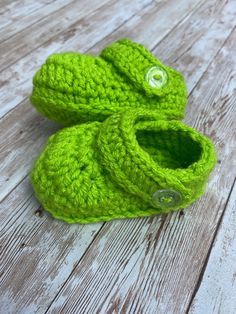 "This listing is for a super cute pair of baby Croc-Inspired Sandals with button strap.  These are perfect for pictures and warm weather.  These sandals are made very roomy for baby (possibly wider than most crochet shoes) with a WIDE toe and WILL be large on a newborn. *Made to order *100% soft acrylic yarn  *Made in a smoke/pet-free home *Shipped with plastic insert to keep shape although mail handling might misshape them Please remember returns are NOT accepted due to fit or shape. Any questi Crocs Cute, White Crocs, Baby Sandals, Pink Sparkle, Crochet Shoes, Black Sparkle, Crib Shoes, Pumpkin Orange, Red Fire