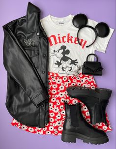 Halloween At Disney World Outfit, Disney Bound Outfits Winter, Disneyland Couples Outfits, Disney Outfit Ideas, Disney Gear