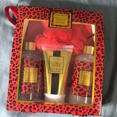 Gift Set Pureley Panache , Includes Shower Gel Body Lotion Bubble Bath And A Scrubby. Vanilla Sugar Spa Time. Brand New In Original Package. 2010s Room, Spf Face Moisturizer, Gel Face Moisturizer, La Mer Moisturizing Cream, Spa Time, Goats Milk Lotion, Healing Ointment, Smell Goods, Moisturizing Face Cream