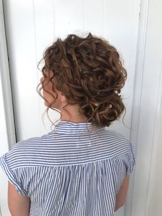 Wedding Buns, Twisted Ponytail, Bun Easy, Curly Bridal Hair, Princess Hairstyle, Party Hairstyle, Short Homecoming Hair