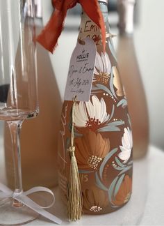 Glass Bottles Painting, Painted Champagne Bottle, Engagement Party Decorations Diy, Wine Painting, Painted Bottle, Birthday Gift Baskets