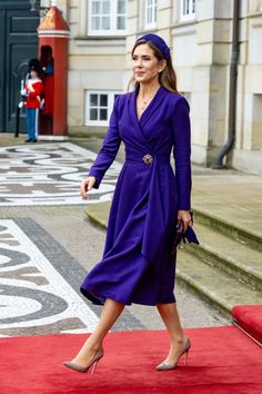 queen letizia of spain arrives at the royal palace