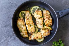 Pan-Fried Halibut (Only 4 Ingredients) Best Halibut Recipes, Pan Seared Halibut Recipes, Fried Halibut, Halibut Recipes Healthy, Shabbat Dinner Recipes, Fried Cod Recipes, Seared Halibut, Halibut Recipes