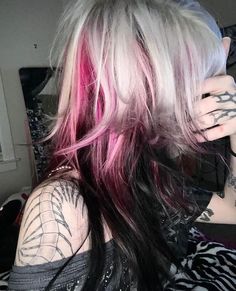 Short Grunge Hair, Look Grunge, Hair Streaks, Dyed Hair Inspiration, Hair Inspiration Short, Emo Hair, Pretty Hair Color, Hair Stylies, Alternative Hair