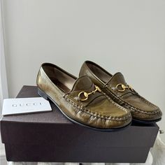 These Are The Most Classic Gucci Loafer Shape And The Patent Green Is What Makes Them So Unique! They Are The Perfect Mix Of Preppy, Classic, Quiet Luxury, And Funky. It 38 - I’m An 8 And They Fit Me, But Listing Them As 7.5 Because I Think That’s The Proper Size Conversion. So Cute With Or Without Socks- Perfect With Jeans Or A Skirt. Honestly Just Adorable! I’ve Loved Them And Now It’s Someone Else’s Turn (I’m Wearing The Blue Pair I Bought More, So Letting These Green Babies Fly)! They Come I Gucci 1953 Horsebit Loafer, Horsebit Loafers, Green Baby, Quiet Luxury, Gucci Shoes, Flat Shoes Women, And Now, Loafer Flats, Patent Leather