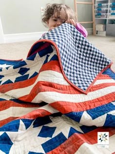 Snowflakes in July by Julie Burton of Running Stitch Quilts. Perfect for picnics and fireworks, this modern patriotic quilt is a must make! #modernquilts #patrioticquilt #runningstitchquilts