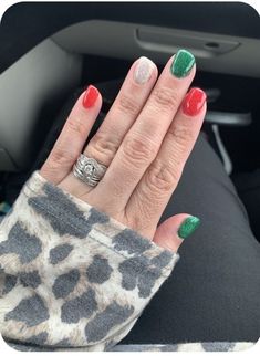 Christmas Nails Multi Color, Christmas Dip Nail Ideas Short, Christmas Powder Dipped Nails, Christmas Dipped Nails, Christmas Nail Colors Dip, Christmas Nail Dip Designs, Christmas Nail Ideas Dip Powder, Short Dip Powder Nails Winter, Christmas Nail Dip