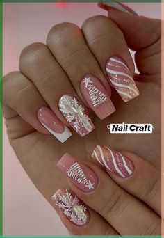 Nail Noel, Nail Art Noel, Shiny Nails Designs, Christmas Tree Nails, Candy Cane Nails, Christmas Nails Easy, Pretty Nail Art Designs, Christmas Nails Acrylic, Festival Nails