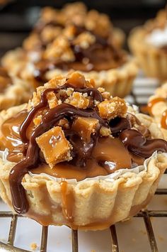 Whip up these Easy Butterfinger Caramel Crunch Mini Pies in 30 minutes! Irresistibly delicious and perfect for a sweet treat. 
#desserts #Butterfingerpies #30minuterecipe #sweettreats