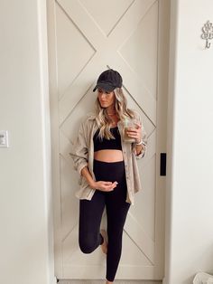 Maternity style, comfy outfits Pregnant Look Outfits, Cute Pregnancy Outfits Casual, Maternity Spring Outfits, Maternity Style Spring, Stylish Pregnancy Outfits, Cool Maternity Outfits, Early Pregnancy Outfits, Pregnancy Outfits Casual, Outfit Pregnant