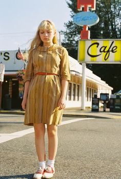 Tavi Gevinson x Petra Collins Tavi Gevinson Style, Petra Photography, 70s Moodboard, Western Editorial, Retro Shoot, Natural Poses, Tavi Gevinson, Petra Collins