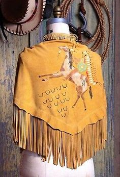 This is a very beautiful handmade and hand painted Sitting Bull deerskin suede leather shawl.  A great shawl to fend off the evening chill! Regalia Patterns, Native American Crochet Patterns, Fancy Shawl Regalia, Western Chic Fashion, Riding Skirt, Native American Dance, Native American Dress, Mens Dance, Sitting Bull