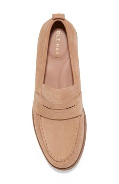 Cole Haan Women Shoes Outfits, Tan Loafers Outfit, Penny Loafers For Women Outfits, Casual Work Shoes Women, Capsule Shoes, Penny Loafers Outfit, Loafers For Women Outfit, Workwear Capsule Wardrobe, Oxford Shoes Outfit