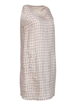 Get dreamy and darling with this gingham shift from Eileen Fisher! Made with a woven linen, this soft sundress will bring springtime picnic vibes to any day out. Slip on slide sandals and grab your favorite basket handbag for some warm weather style to wear season after season! Size XS 100% Linen Shift silhouette Scoop neckline Front pockets Waist 39” Bust 34” Total length 36” Picnic Vibes, Basket Handbag, French Girl Chic, Gingham Linen, Linen Shift Dress, Chic Shop, Buy Shoes Online, French Girl, Eileen Fisher