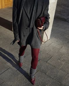 one more round of outfits with tights before spring is hopefully arriving (: #winterfashion #oversizedblazer #burgundy , brown tights, grey tights , burgundy tights, red tights, weinrot, oxblood, sezane bag, winter outfit inspo, knitwear , grey knit , oversize blazer , Grey And Red Outfits, Burgundy Bag Outfit, Sezane Bag, Outfits With Tights, Burgundy Tights, Brown Tights, Grey Tights, Oversize Blazer